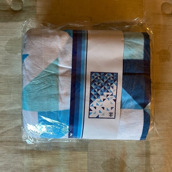 Beautiful and extra large Royal Caribbean Beach Towel - Picture 2 of 6